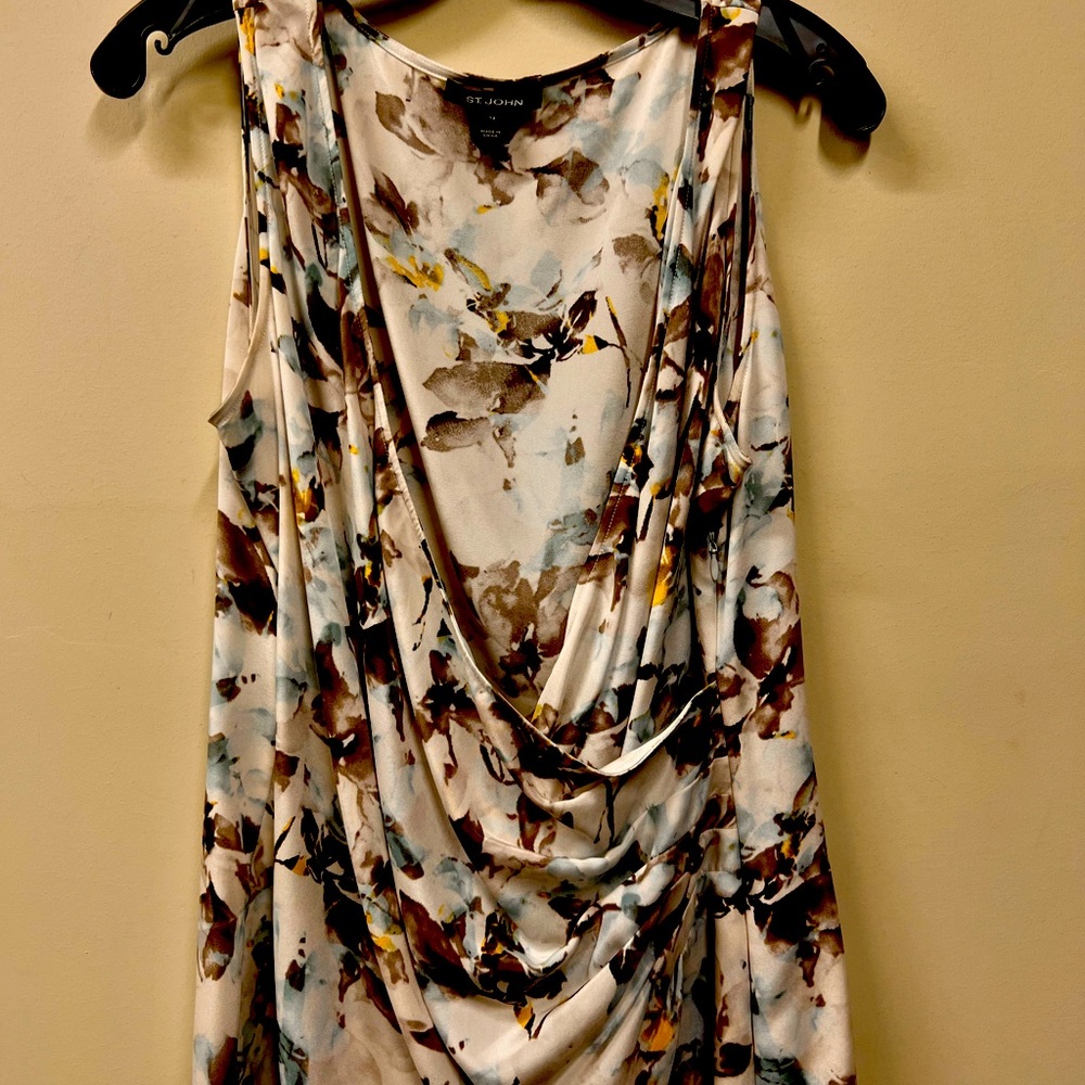Size 14 St John ruched top. Presents as a wrap around.